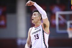 郭少缺阵，辽宁2大后卫10连中！赵继伟脑后长眼神球比NBA强