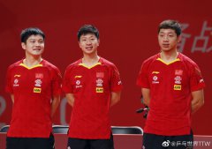 国乒第一男双轰3-0大胜！马龙单手撑地击掌许昕 对手得15分