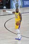 LBJ:奖项根本不是按表现评 我2013年应同时拿DPOY